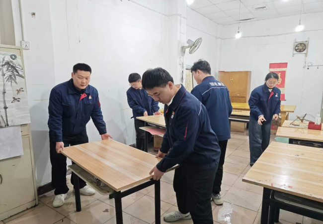 傳承雷鋒精神，勇于奉獻擔當